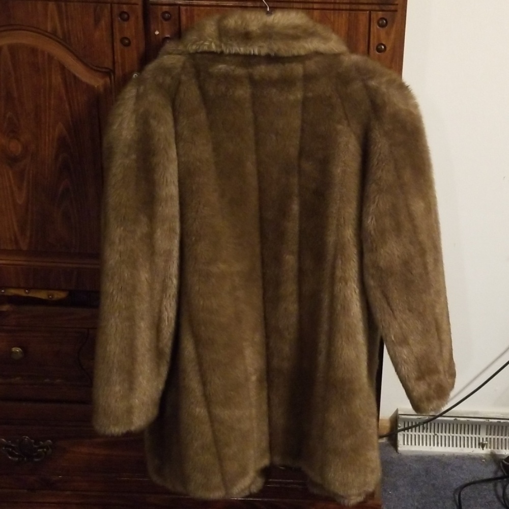 Fur coat - Picture 2 of 3